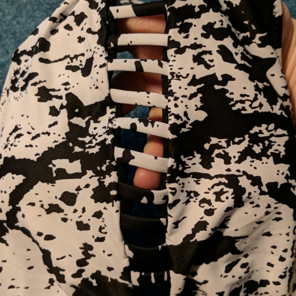 Cupshe bathing suit - Picture 2 of 4